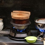 花いち - お釜が登場！
      おこげを作るんだとか！