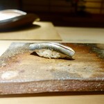 ［2018/12］寿司⑥ こはだの握り しまえびのおぼろ入り