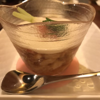 和風フレンチ ichiRyu - タラバガニの上にカリフラワーのムース。シャキッとした野菜のコンボが更なる攻撃力を生む