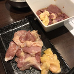 Ganso Zaruyaki Kobayashi Youkei Honten Wasabi - こちらは追加したひな鶏とトロレバー 