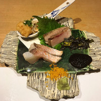 炭火割烹 大嶋 - ぶり藁炙り　炙り若布ポン酢／甘鯛　唐墨粉／あん肝　泡ポン酢／海苔醤油