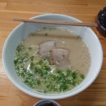 麺謹製3L's - らーめん(ばりかた)と辛めのからしたかな