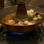 プーケット - タイスキ。海老、鳥のつみれ、イカ、魚のつみれ。