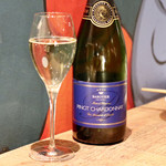 餃子とスパークリング バブルス - カビッキオーリ ピノ シャルドネ