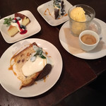 PIZZA BORSA - 奥から時計回りでガトーショコラ、アフォガート、パネトーネ、マスカルポーネの自家製ベイクドチーズケーキ('18/12/27)