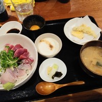 魚感うえさき - お昼の海鮮丼