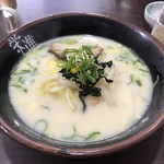 秀苑 - 豚骨ラーメン