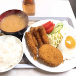 Nishioka Shiyokudou - エビフライ定食(680円)