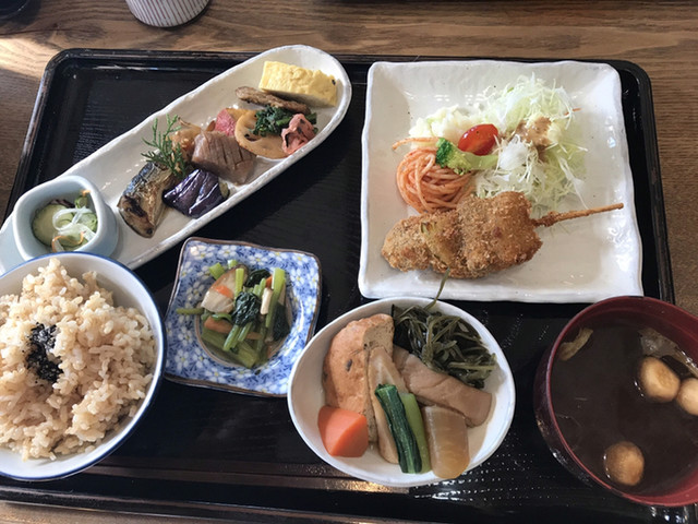 ひかりのさとファームレストラン （【旧店名：自然食レストランくるみ】） 八幡新田/自然食 [食べログ]
