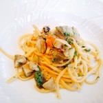 クリマ ディ トスカーナ - パスタ　卵黄と小麦粉で作られた生パスタ　稲藁でスモークした岩手県産牡蠣