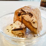 クリマ ディ トスカーナ - ドルチェ　ズッパ・ディ・ドゥーカ　第6代目トスカーナ大公コジモ3世・ディ・メディチがイタリア全土に広めた　ティラミスの原型　苺から作られた飴またはパイ生地のようなもので覆われている