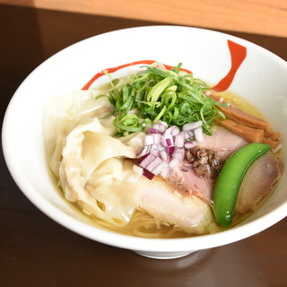 Double soup with Awaodori chicken and honbinosu ingredients