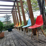 マークオーレカフェ - カラフルなデザインチェア