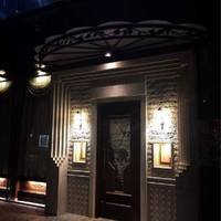 シェ・イノ - 豪華になった門構え