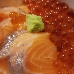 麺屋 六感堂 - サーモンいくら丼 