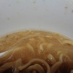ラーメン二郎 - 表面の脂層