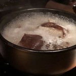 大どころ - しゃぶしゃぶのお鍋・・・ドンコ椎茸やキノコが入っています。