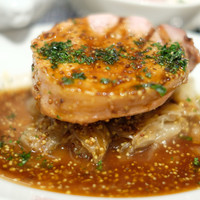 トラディシオン 日本橋 - ランチコース 1000円 の豚ロース肉の炭火焼き マデラ酒と粒マスタードのソース
