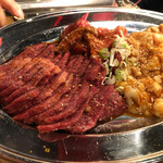 焼肉食堂 太陽 - カルビ2.テッチャン2.和牛味噌コマ1