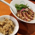 麺屋 六感堂 - フォアグラ脂和えそば＋鴨ロースト増し＋チャコ飯