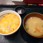 なか卯 - 4種チーズの親子丼ミニ450円+とん汁180円