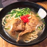 ハモニカ・クイナ - ソーキそば(800円)