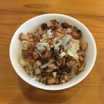 すずめ食堂 - 丼物すずめ食堂の「豚めし」250円サイズ
      