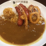 カレーハウス ＣｏＣｏ壱番屋 - ソーセージの左側､ちんまりとした小山が白ご飯