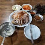 뚱뚱이할머니집 - ゾッパル(豚足)の小