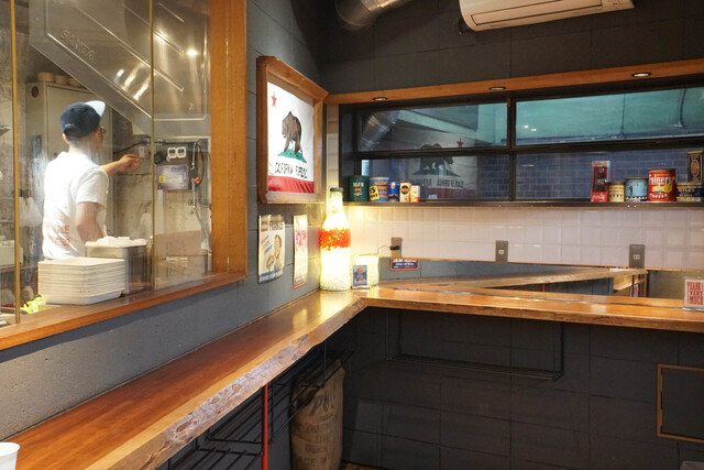 HANDSOME BURGER photo 4