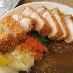 ブラウンオニオンカレーファクトリー - ・「ロースカツカレー(\1380)」のアップ。