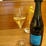 両忘 - Franciacorta Dosaggio ZERO UNO･･･酸とミネラルの感じが良いです♪