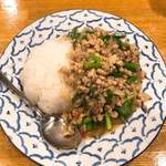 タイ屋台料理ヌードル＆ライス TUKTUK - ガイガーンガティヤムパップリラーカオ