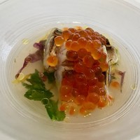 リストランテ ペガソ - 富津産のかますの炙り　春菊と菊花の冷製スープ　自家製イクラ添え