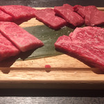 渋谷 和牛焼肉 USHIHACHI 極 - お肉の名前を忘れましたが4点盛り？