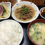 万栄食堂 - 馬スジホルモン定食