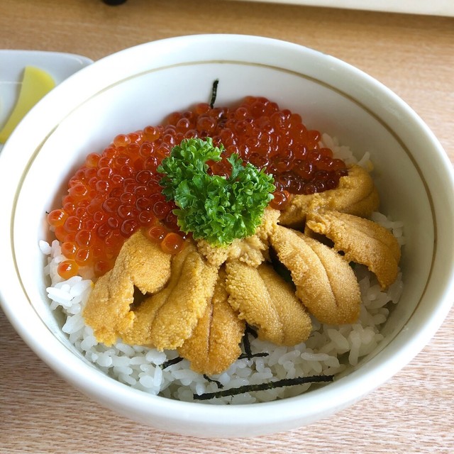 『安くて美味しい、気軽に楽しめる絶品ウニ丼！』by 大阪めんま : 漁師の店 - 稚内/かに [食べログ]