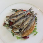 ベージュ アラン・デュカス 東京 - イワシとピーマンのタルト