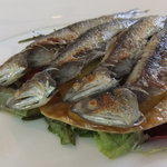 ベージュ アラン・デュカス 東京 - イワシとピーマンのタルト