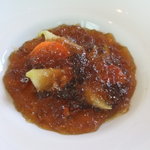 ベージュ アラン・デュカス 東京 - コンソメジュレ　野菜とジロール茸