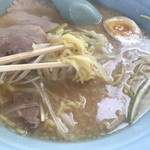 ニューラーメンショップ - 中太の縮れ麺