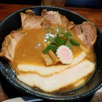 麺処 ほんだ - 濃い節醤油らーめん～米白湯～・燻製焼豚増し