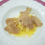 ペレグリーノ - アルバの白トリュフとバターとパルミジャーノを和えたタリオリーニ