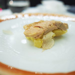 ペレグリーノ - フランスランド産の鴨フォアグラと四国徳島の里浦産のサツマイモ（里娘）をローストしたもの