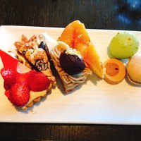 DINING & BAR TABLE 9 TOKYO - 