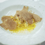 ペレグリーノ - アルバの白トリュフとバターとパルミジャーノを和えたタリオリーニ