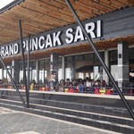Grand Puncak Sari Restaurant - 