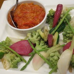 らーめん 稲荷屋 - ②温野菜のサラダ、パブリカと玉葱のピぺラート添え