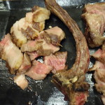 らーめん 稲荷屋 - ⑧カナダ産 イノシシのトマホークのグリル 