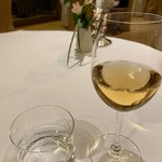 オーベルジュ ド ぷれざんす 桜井 - 白ワイン（南フランス）グラスワイン1700円